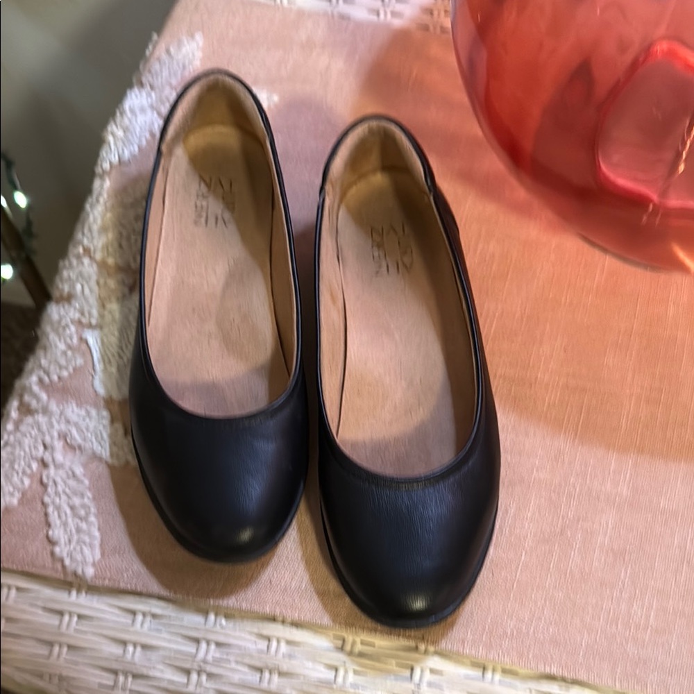 Naturalizer Black Leather Ballet Flats with Rounded Toe